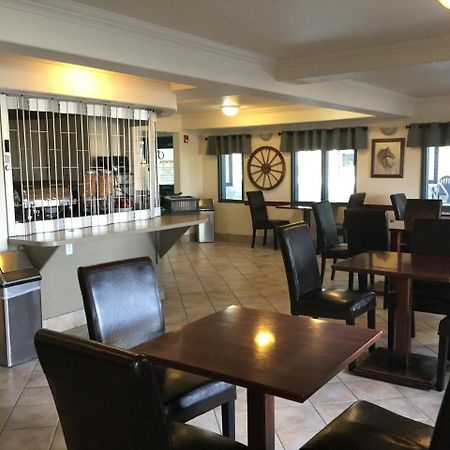 高河速8酒店 High River 外观 照片