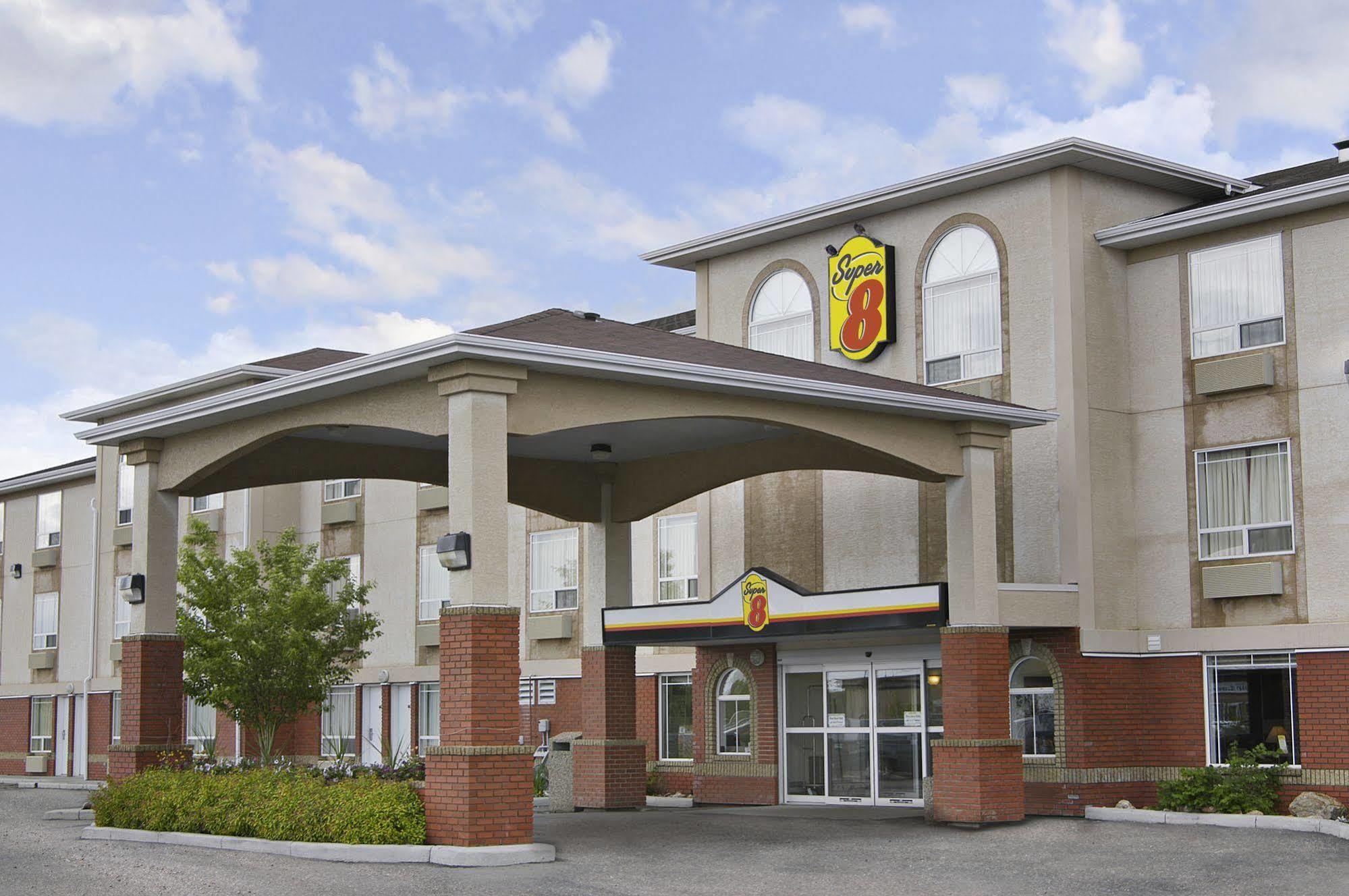 高河速8酒店 High River 外观 照片