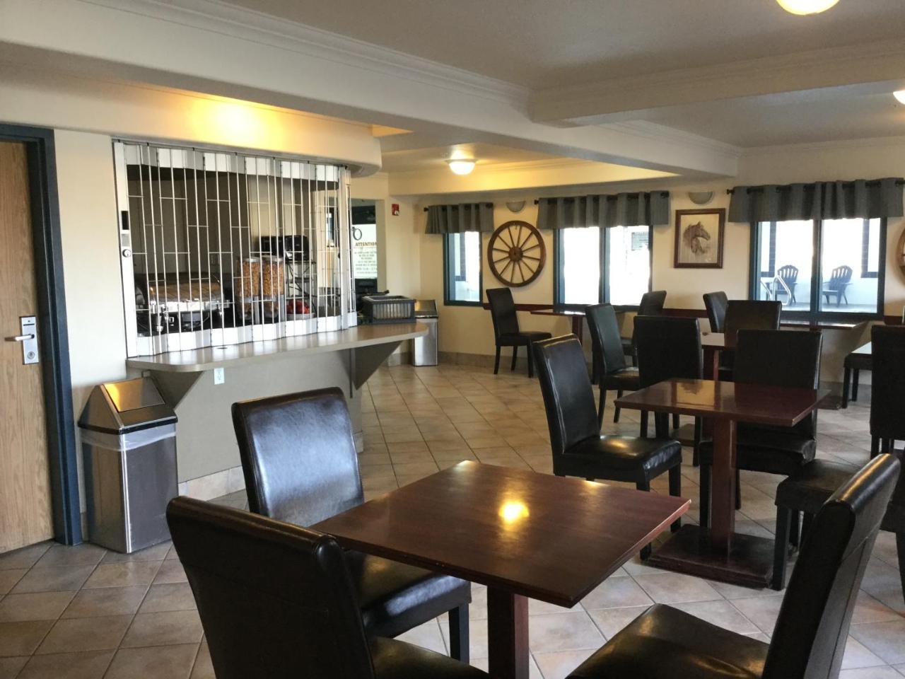 高河速8酒店 High River 外观 照片