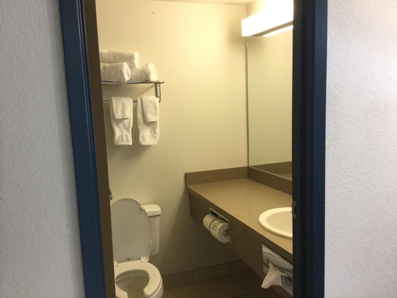 高河速8酒店 High River 外观 照片